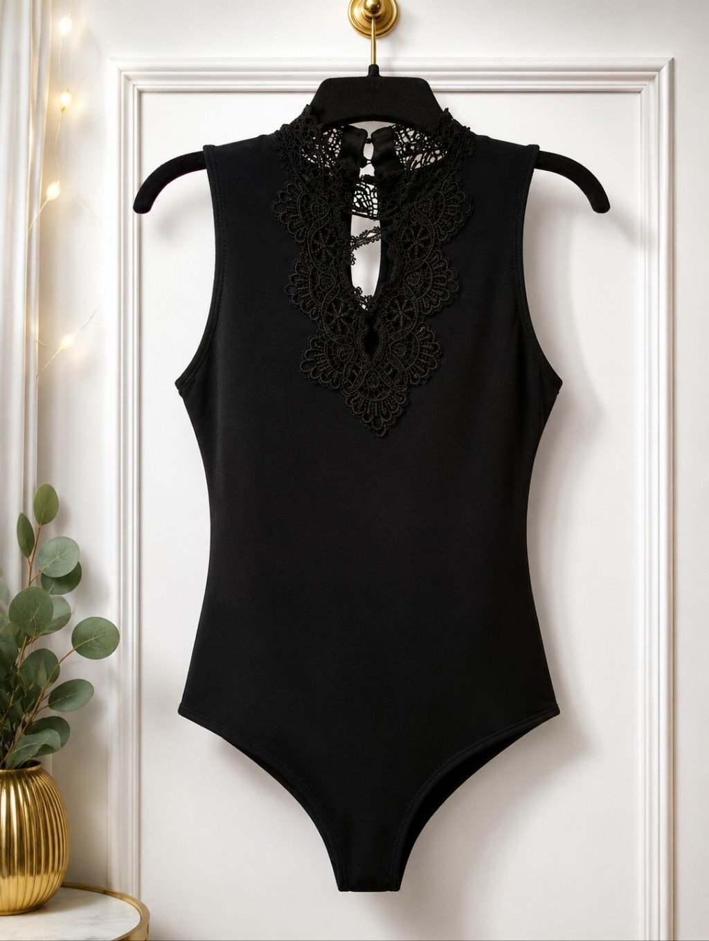 Chic Black Sleeveless Bodysuit With Knit Design & Keyhole Neck Size Large